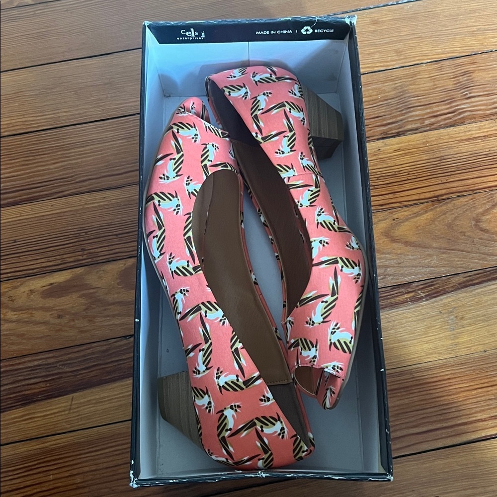 CL by Laundry Home Run Parrots Coral Patterned Peep-Toe Heels - NIB - Size 8 - Picture 11 of 11